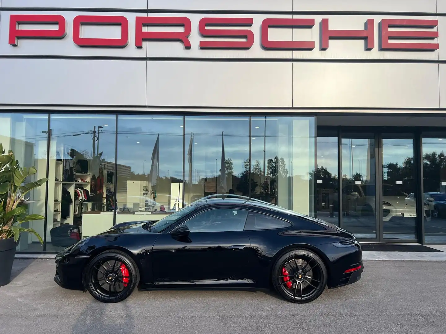 Porsche 992 CARRERA 2 GTS Zwart - 1