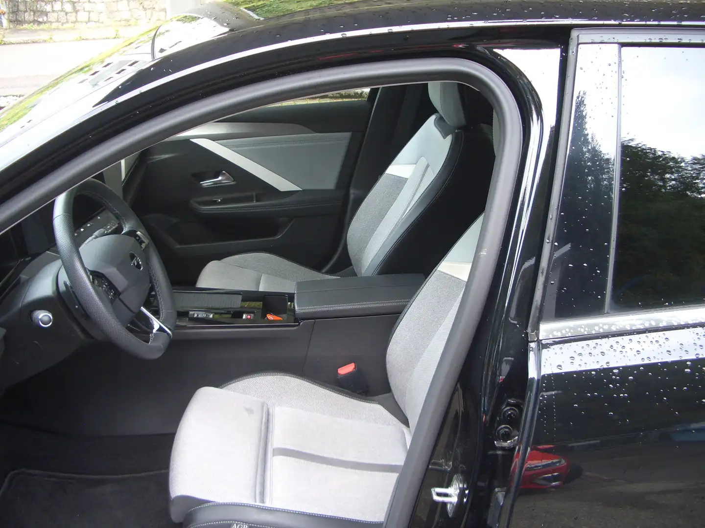 Opel Astra Business Elegance Plug-in-Hybrid Schwarz - 1