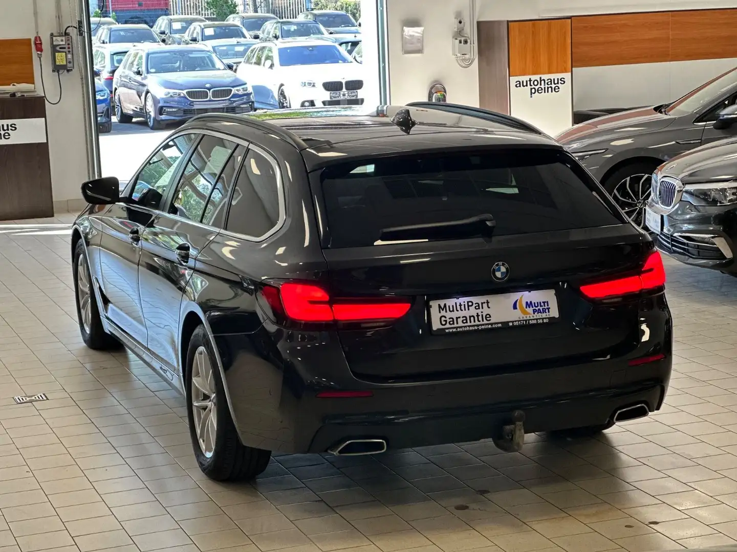 BMW 520 dxD/LCPProf/Navi/LED/AHK/P&DrivAsProf/LED Grau - 2