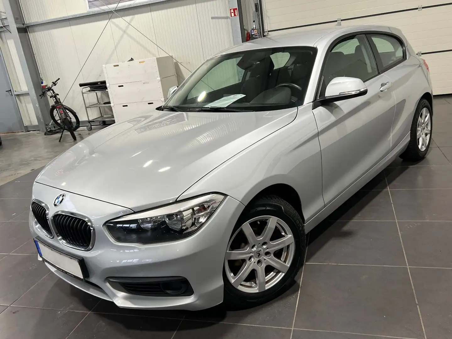 BMW 118 i Limousine **Klima*Bluetooth*LED*ALU** Silber - 1