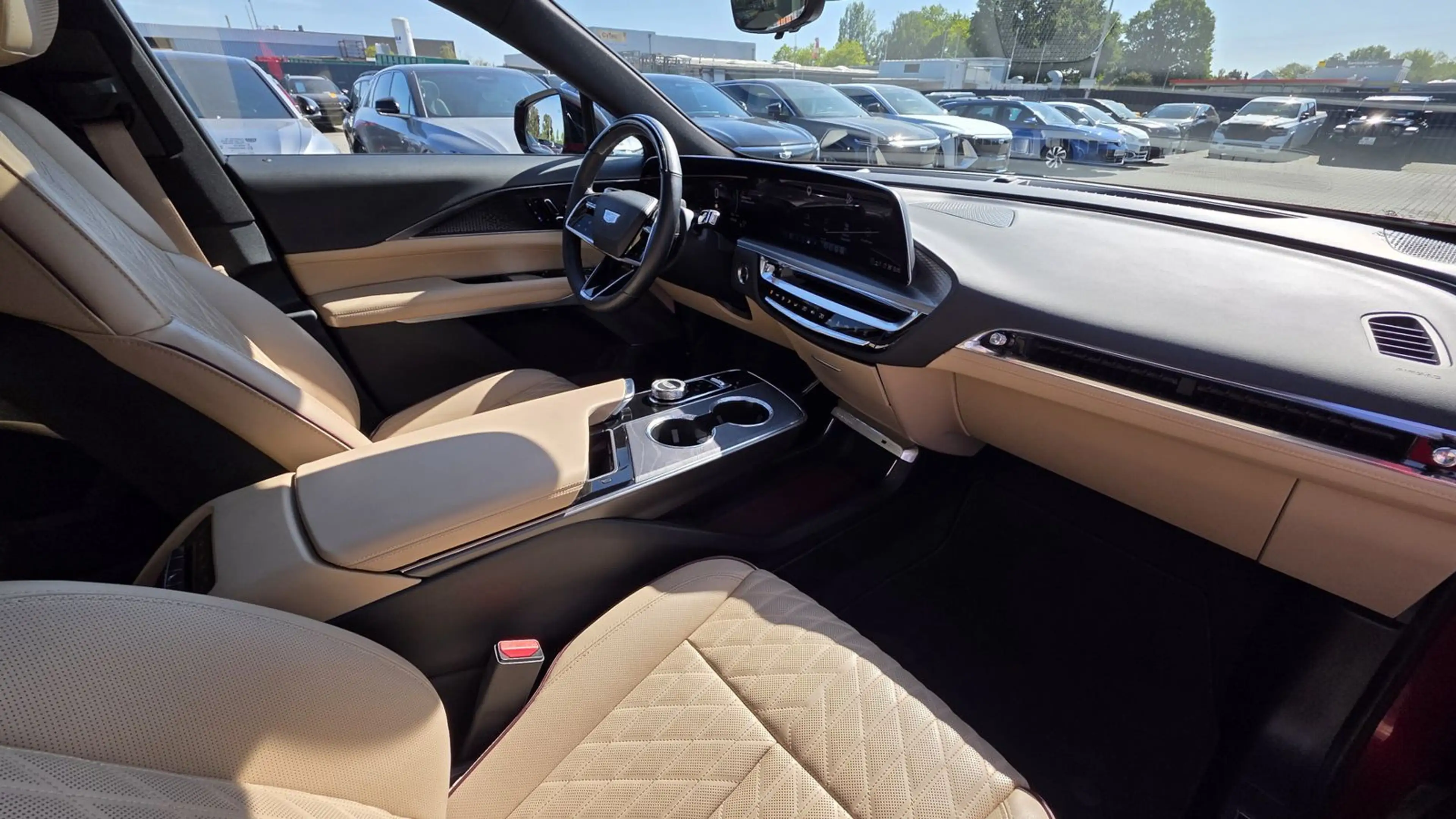 Cadillac Lyriq Sport 600e AWD Vollausstattung Panoramadac — photo 14