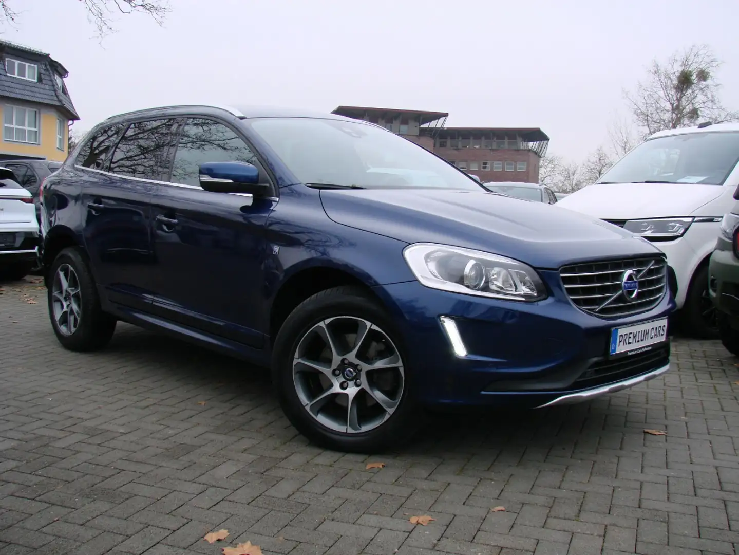 Volvo XC60 Ocean Race 2WD Bi-Xenon Navi Leder AHK Blau - 1