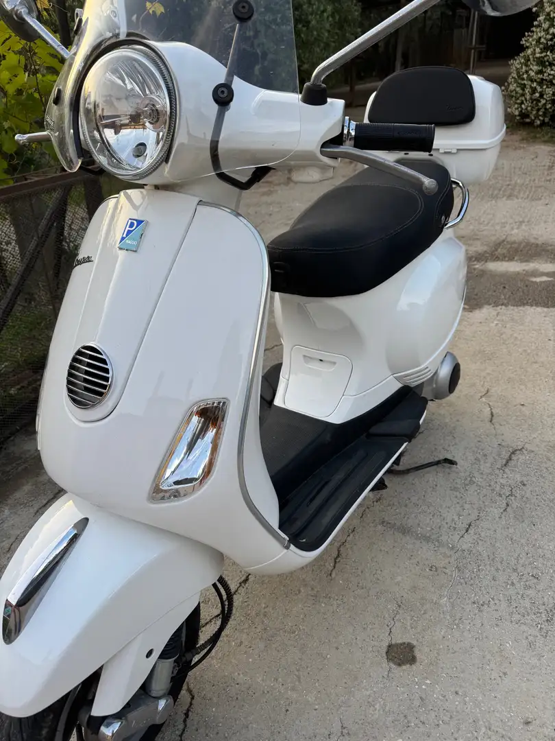 Vespa LX 125 Bílá - 2