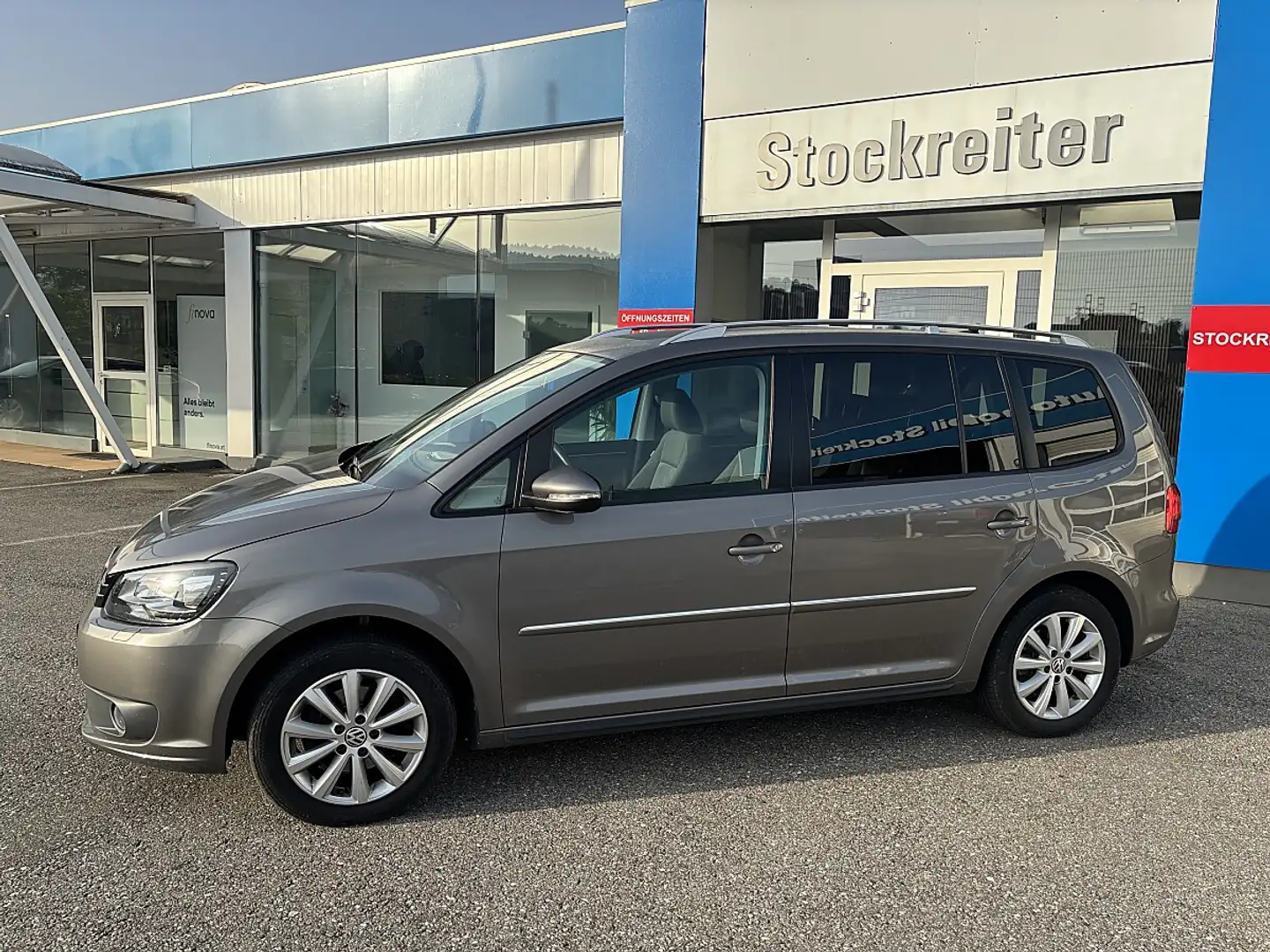 Volkswagen Touran Sky 1,6 TDI DPF DSG*Panorama.*Standheiz.*Xenon*... Grau - 2