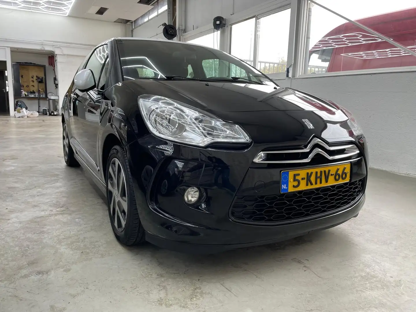 Citroen DS3 DS3 1.2 VTi Chic Zwart - 1