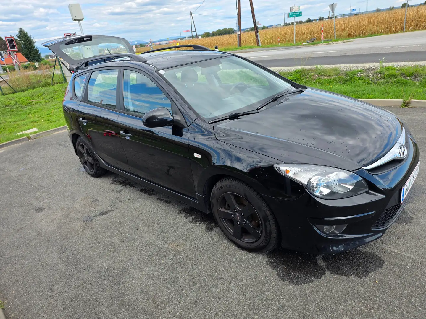 Hyundai i30 i30 CW 1,6 CRDi Europe DPF Europe Schwarz - 2