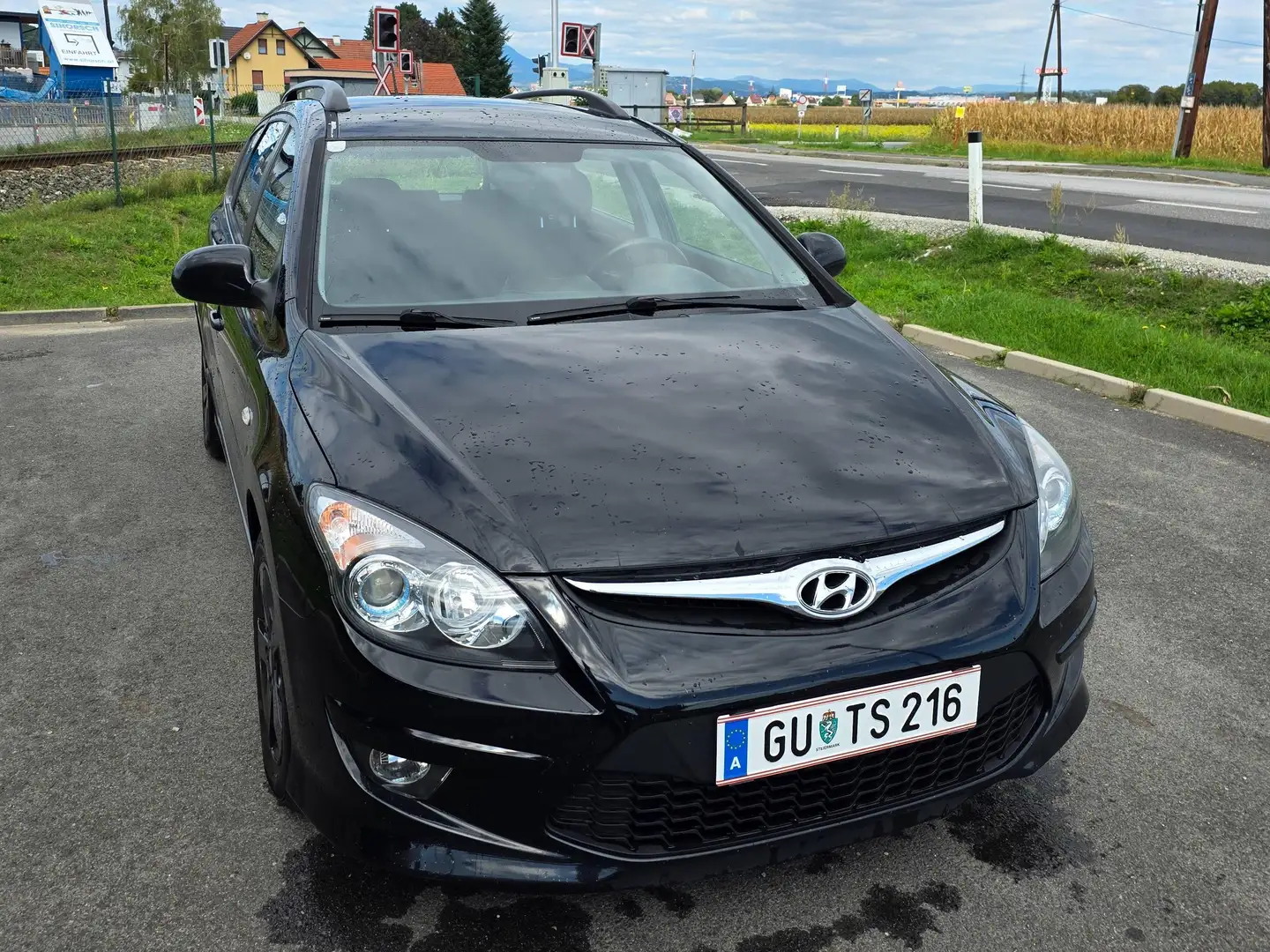 Hyundai i30 i30 CW 1,6 CRDi Europe DPF Europe Schwarz - 1