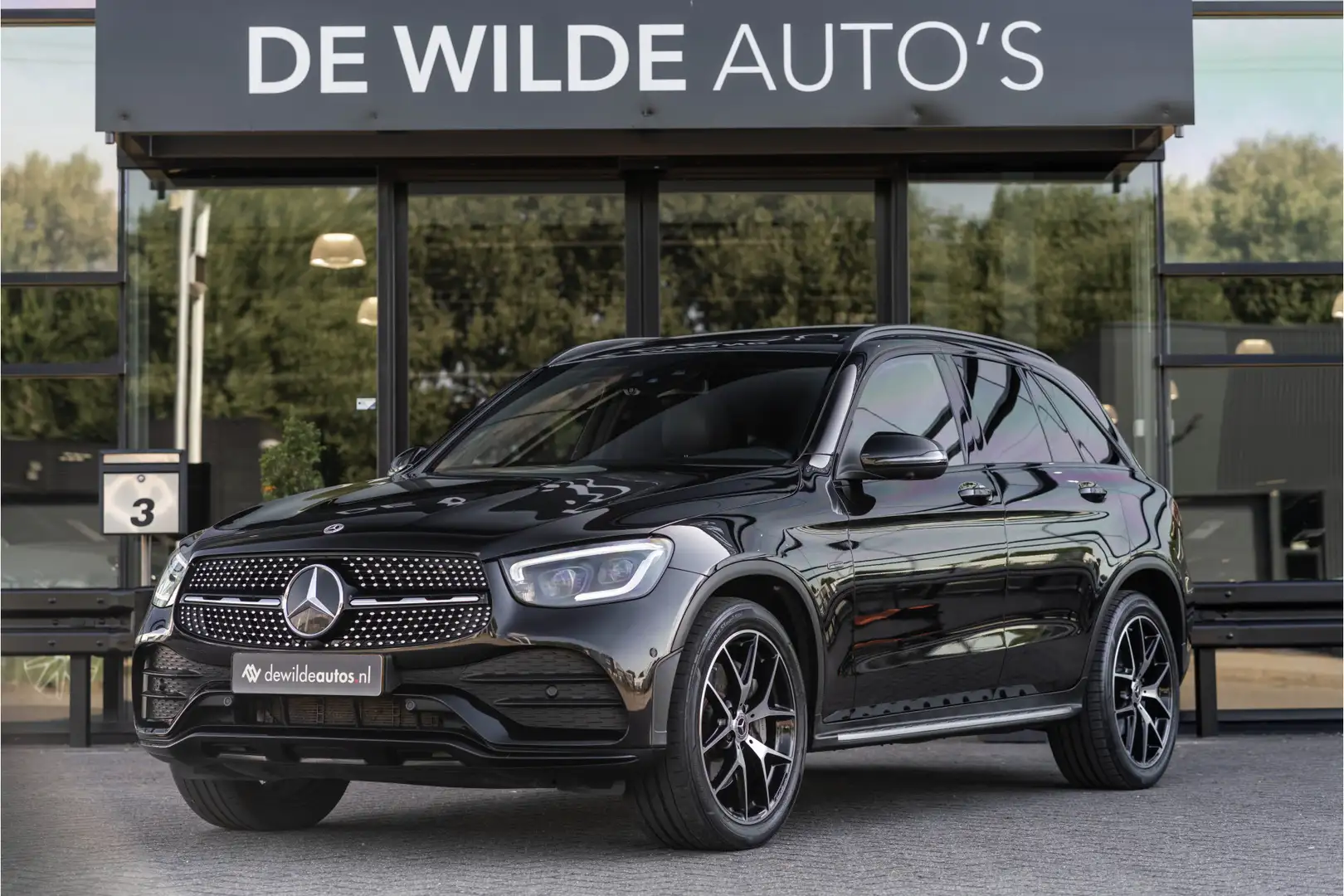 Mercedes-Benz GLC 300 300e 4MATIC AMG 320pk Pano Airmatic Trekhaak Burme Zwart - 1