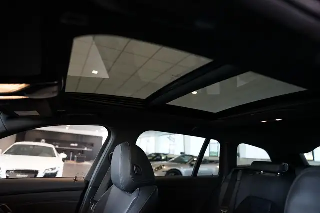 BMW 3 Series view 9