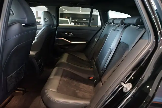 BMW 3 Series view 13