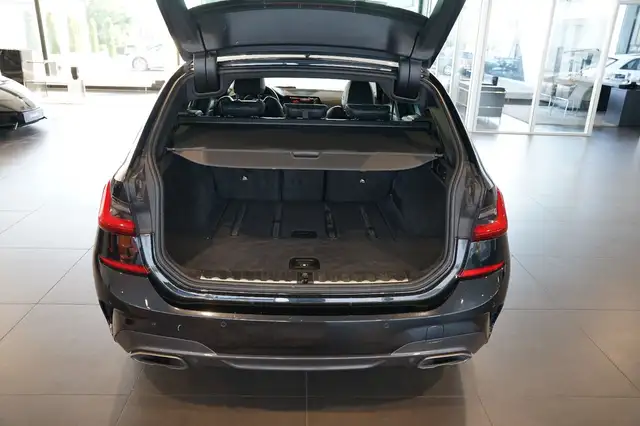 BMW 3 Series view 6