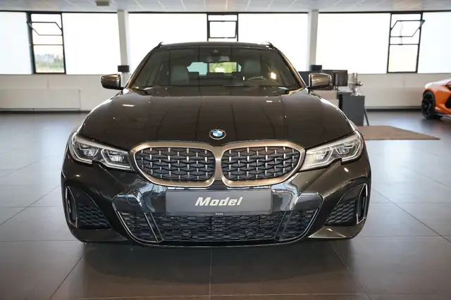 BMW 3 Series view 3