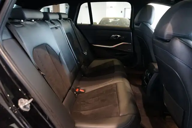 BMW 3 Series view 14