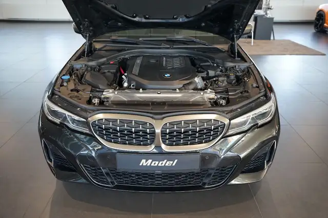 BMW 3 Series view 4
