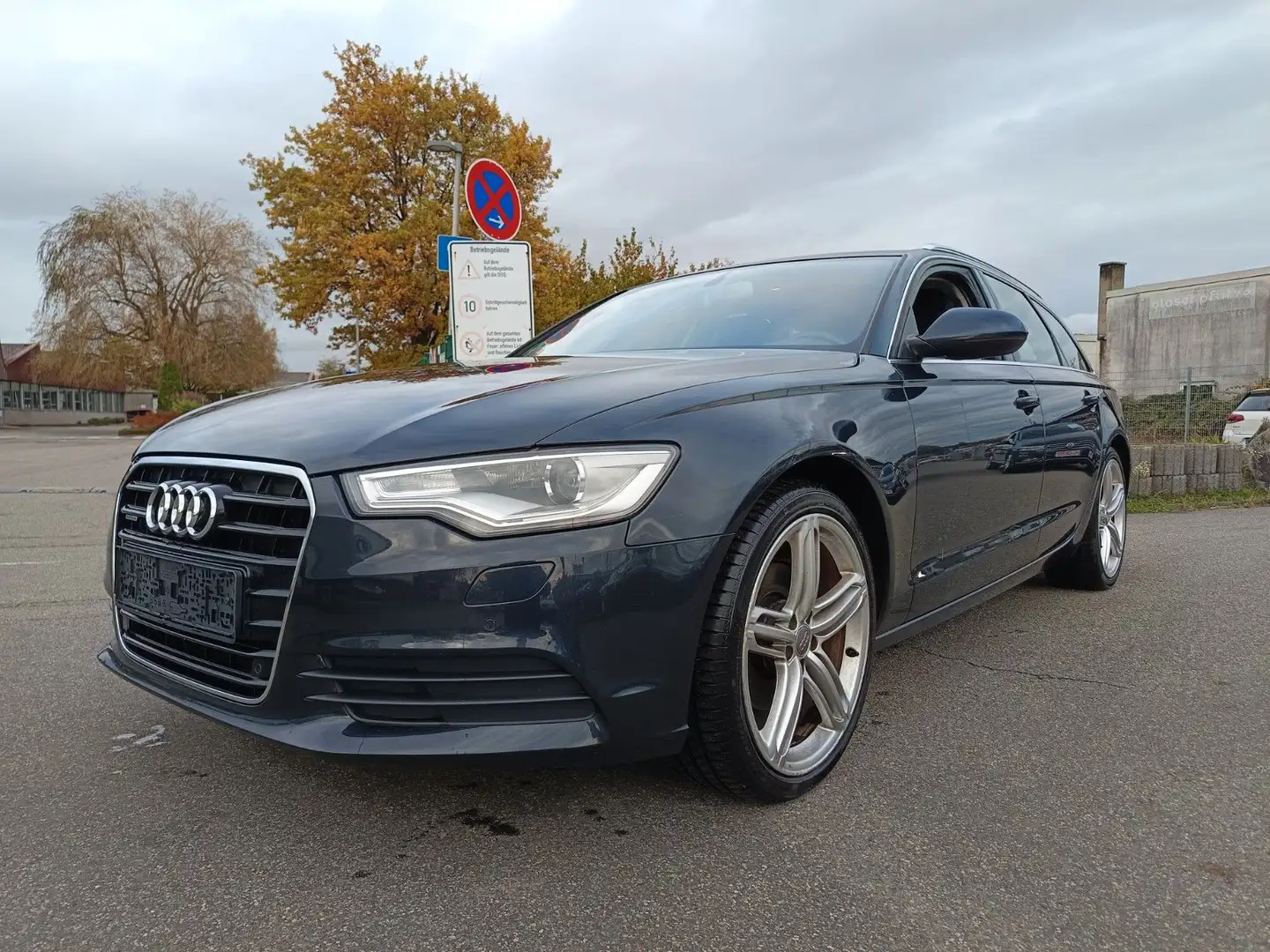 Audi A6 Avant 3.0 TDI quattro Blau - 1