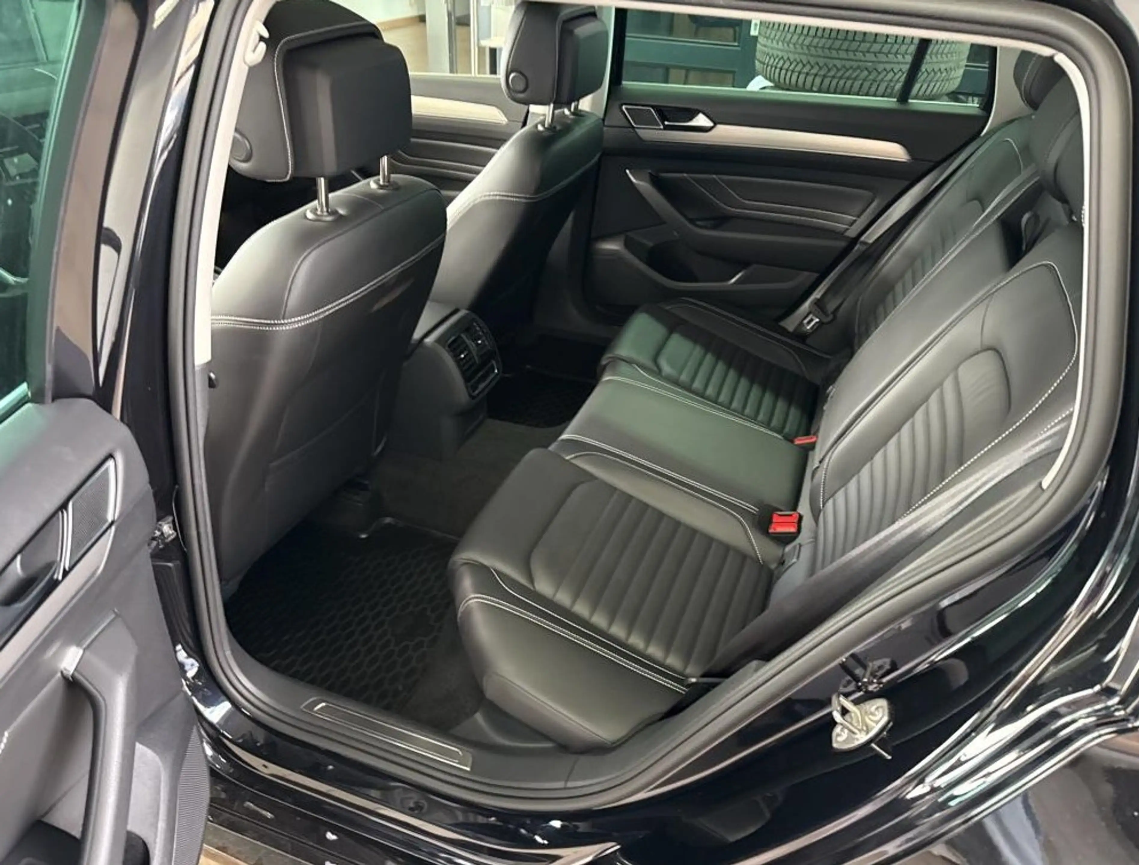 Volkswagen Passat Variant 2.0 TDI DSG Elegance MATRIX PANO LEDER — photo 5