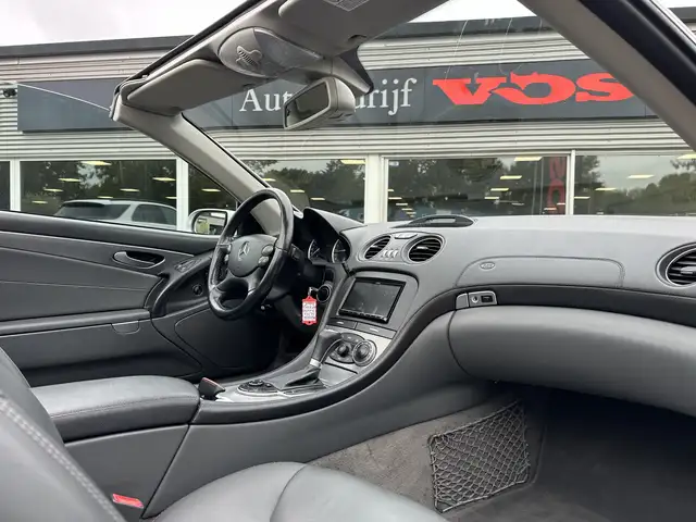 Mercedes-Benz SL view 8