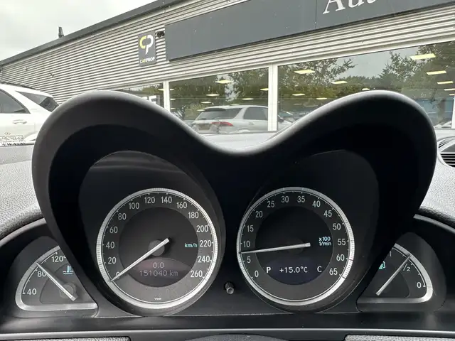 Mercedes-Benz SL view 12