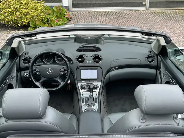 Mercedes-Benz SL view 4