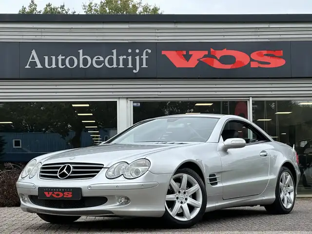 Mercedes-Benz SL view 3