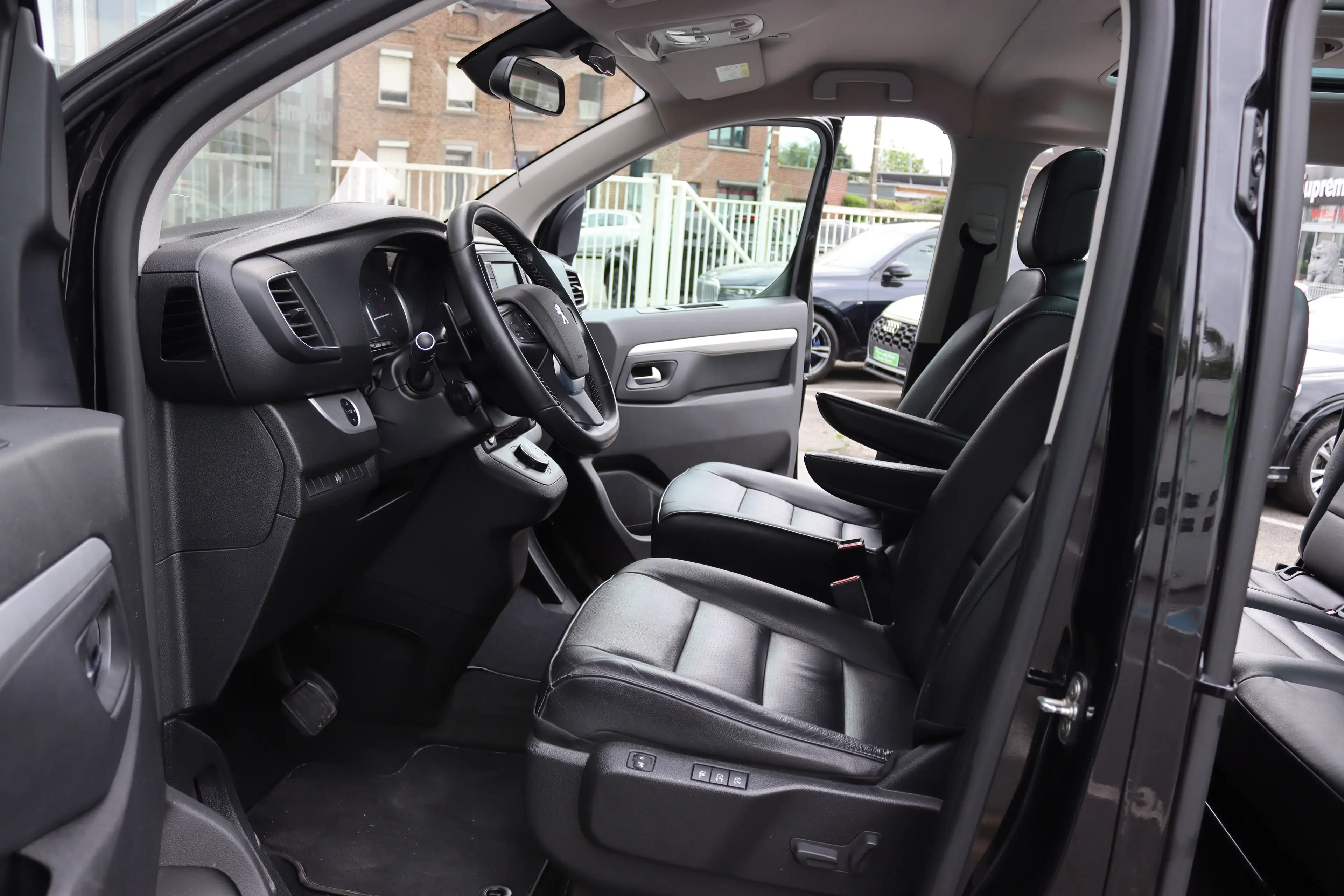 Peugeot Traveller L2 2.0HDi 177CV BOITE AUTO 8PLACES VIP FULL OPTION — photo 7