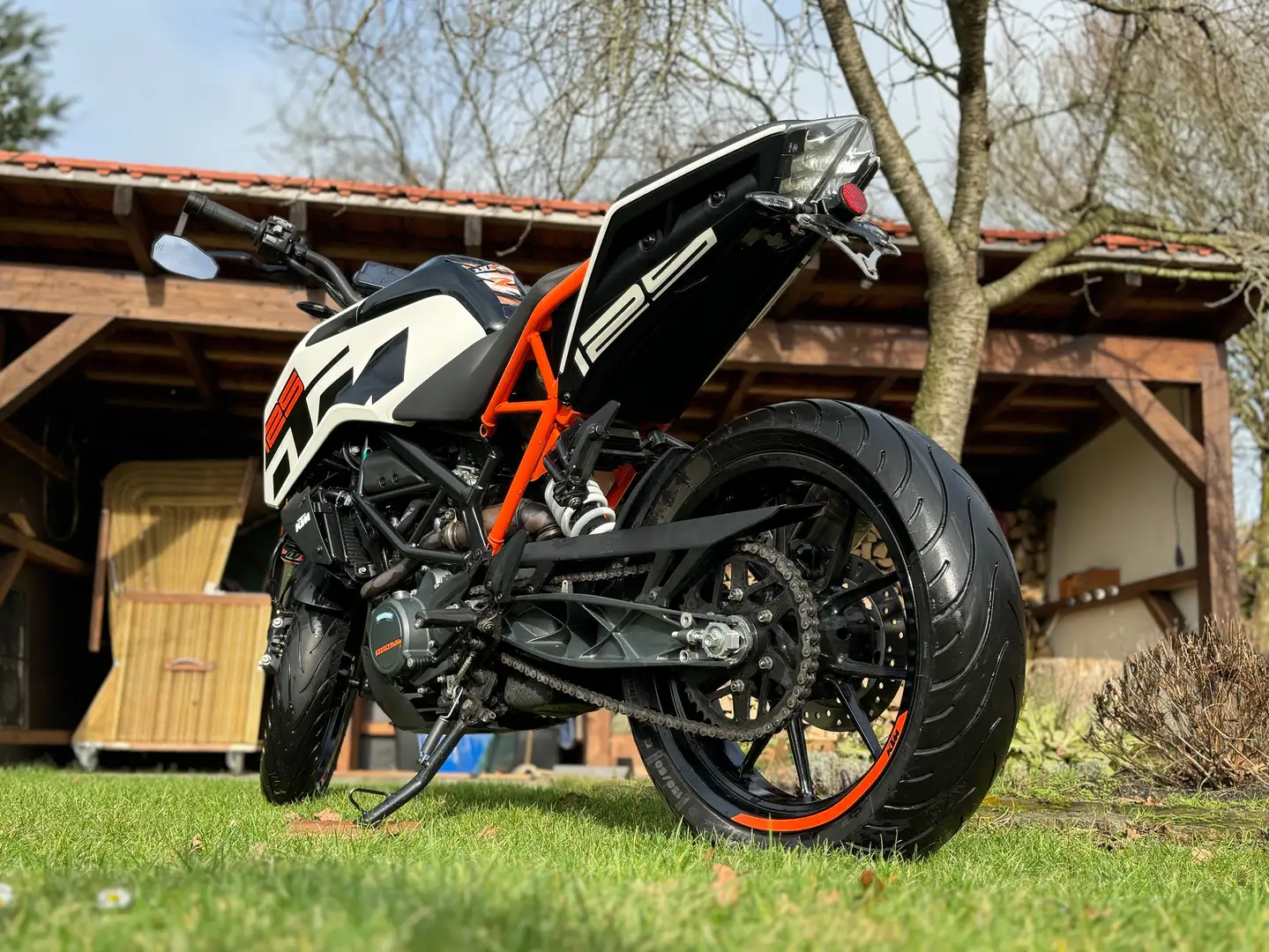 KTM 125 Duke - 1