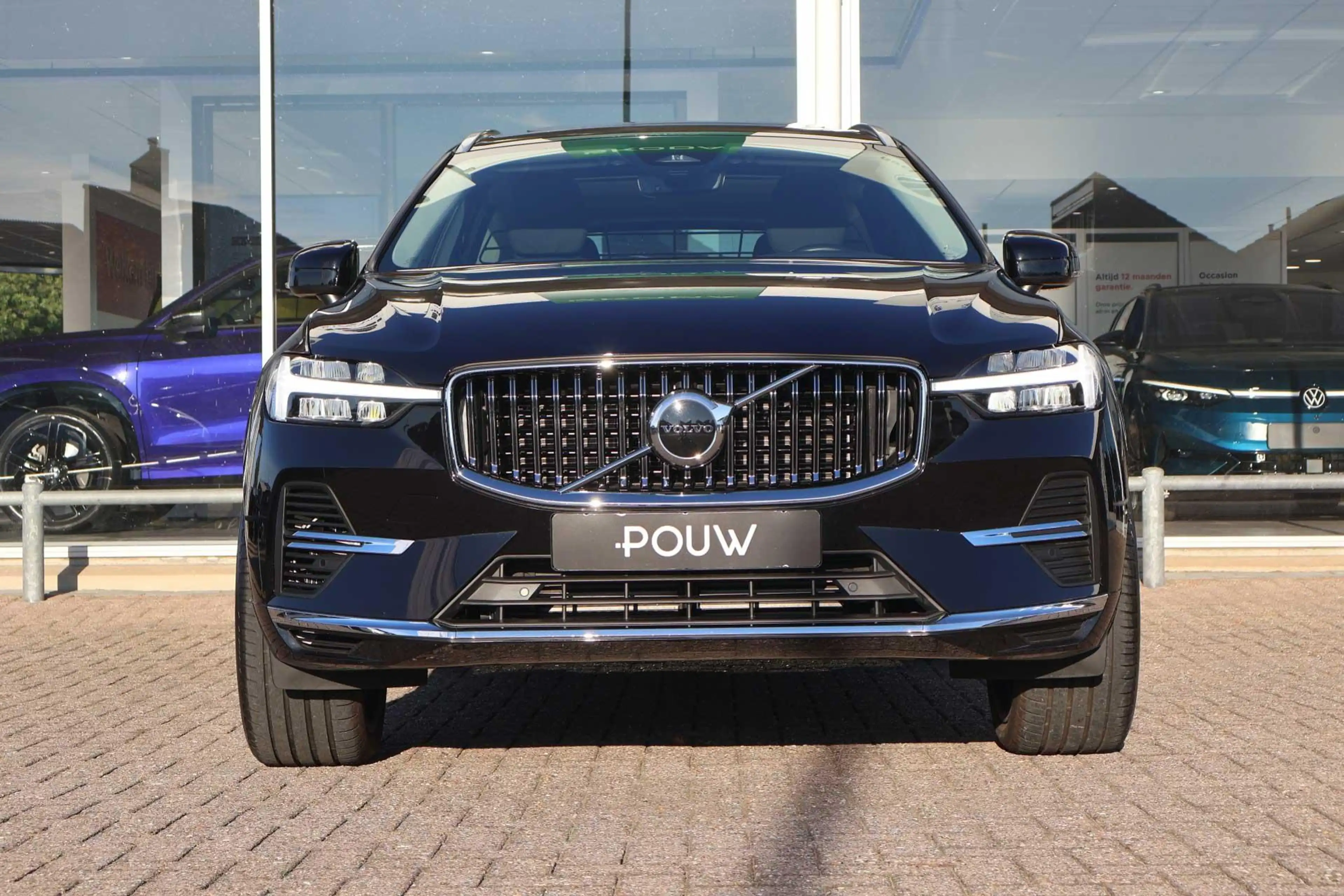 Volvo XC60 2.0 T6 Plug-in hybrid AWD Essential Edition Bright — photo 8