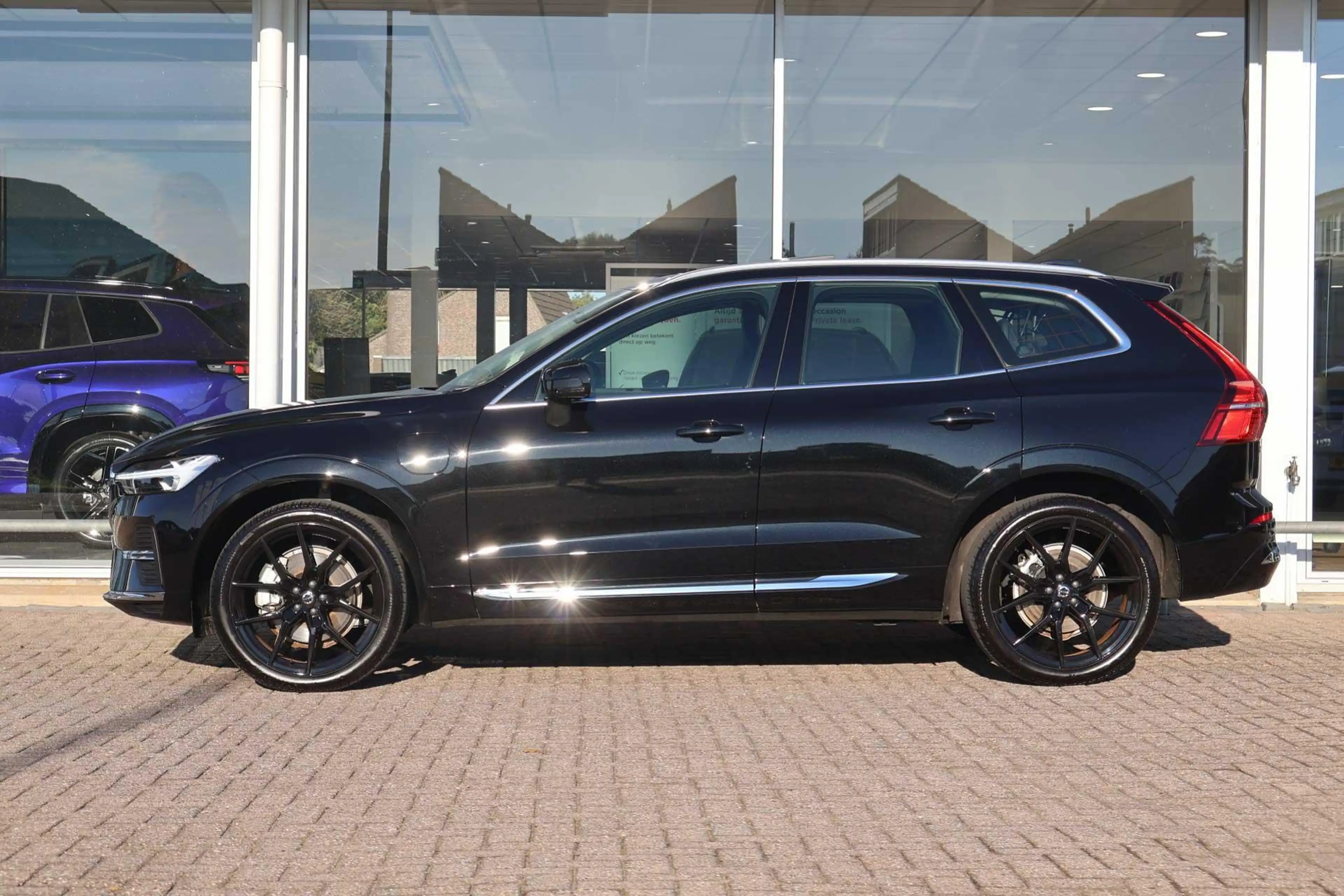 Volvo XC60 2.0 T6 Plug-in hybrid AWD Essential Edition Bright — photo 14