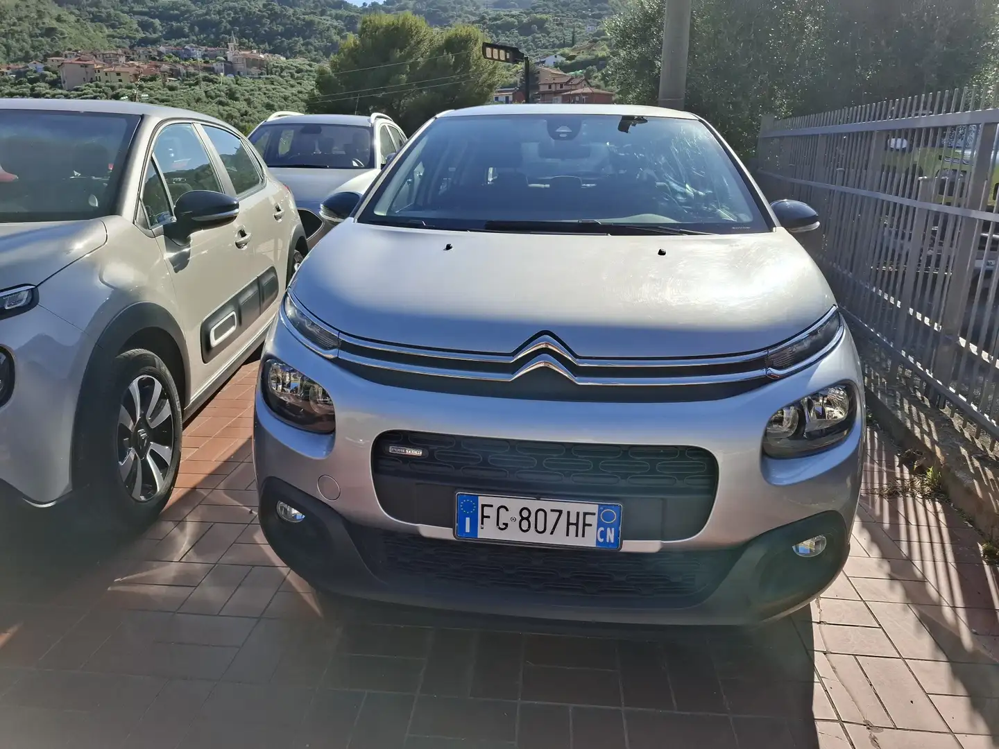 Citroen C3 C3 III 2017 1.2 puretech Feel 82cv neopatentati Gris - 1