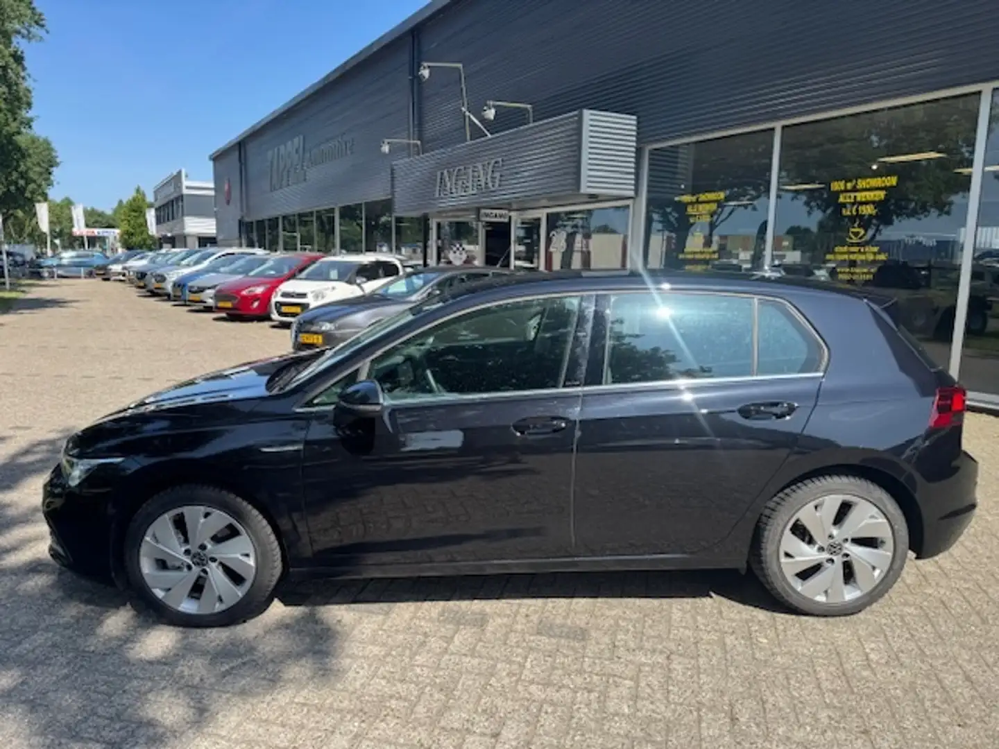 Volkswagen Golf 1.5 eTSI Style Led/Masagestoel/Ergopakket/Camera Zwart - 2