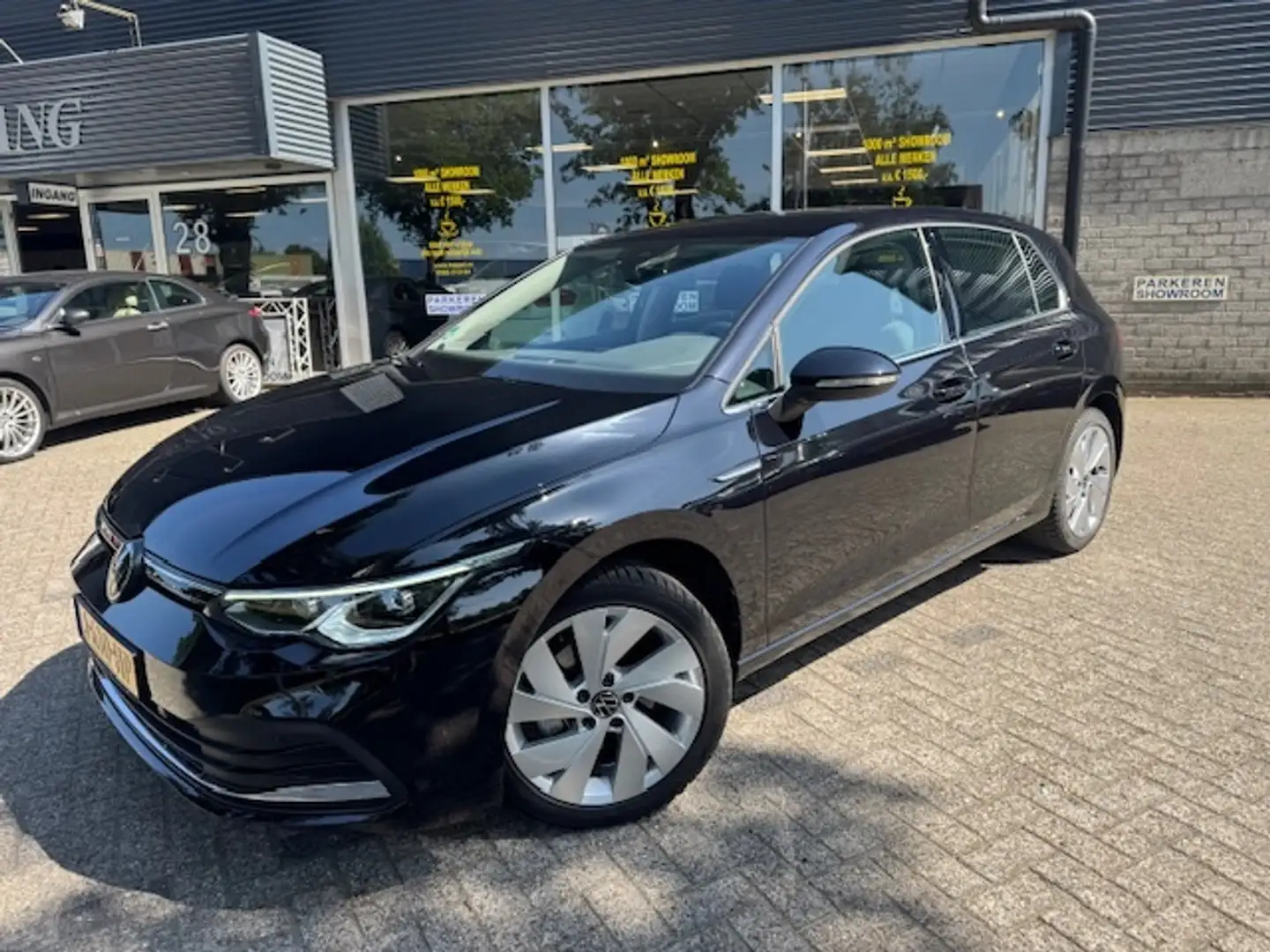 Volkswagen Golf 1.5 eTSI Style Led/Masagestoel/Ergopakket/Camera Zwart - 1