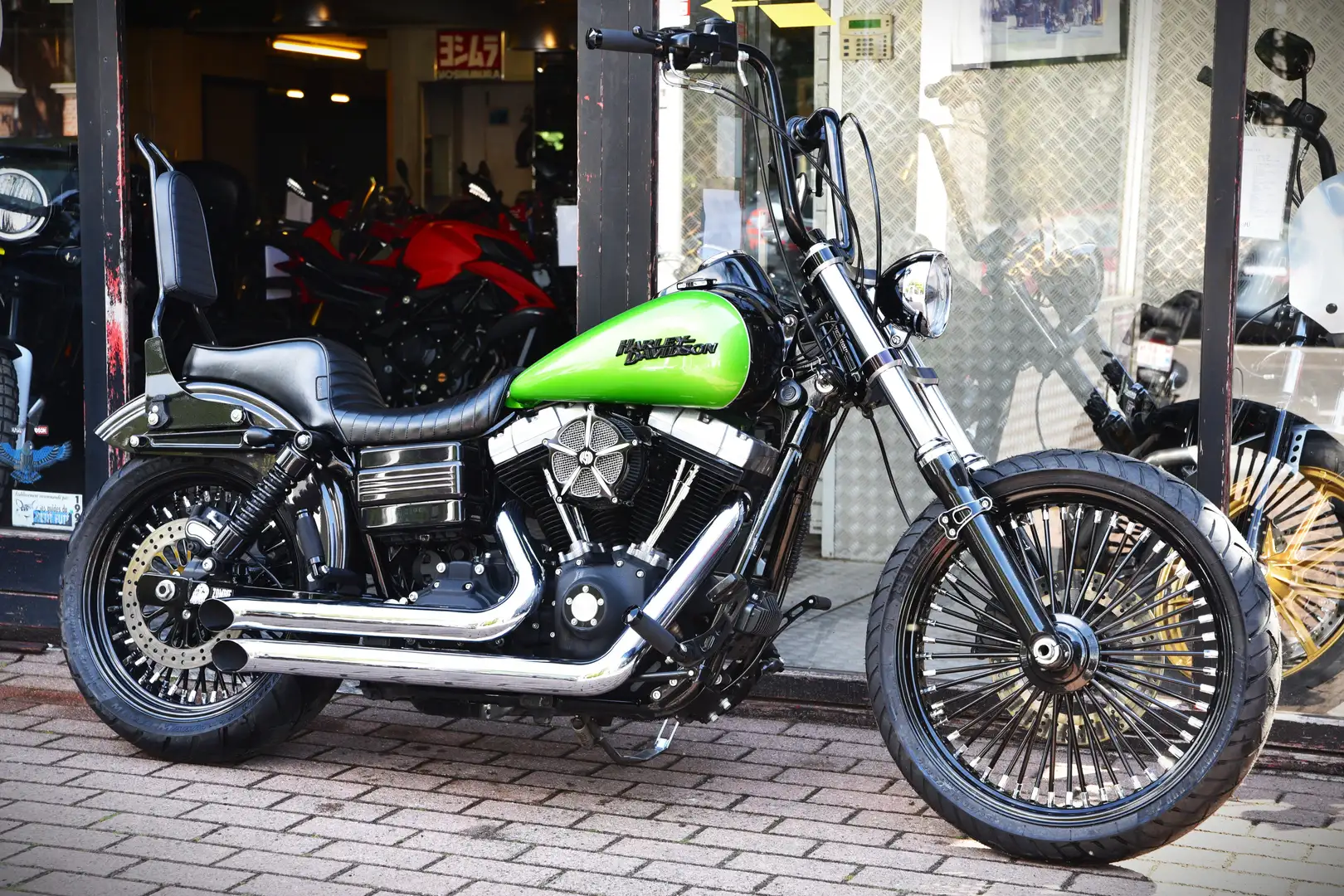 Harley-Davidson Dyna Street Bob ***MOTO VERTE*** Vert - 1