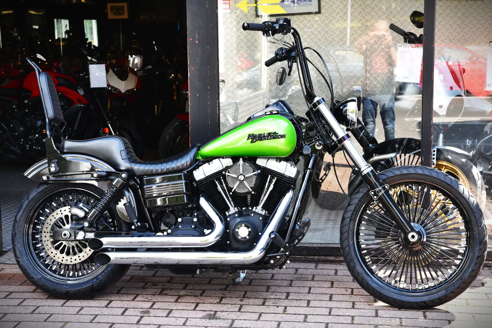 Harley-Davidson Dyna Street Bob ***MOTO VERTE*** Vert - 2