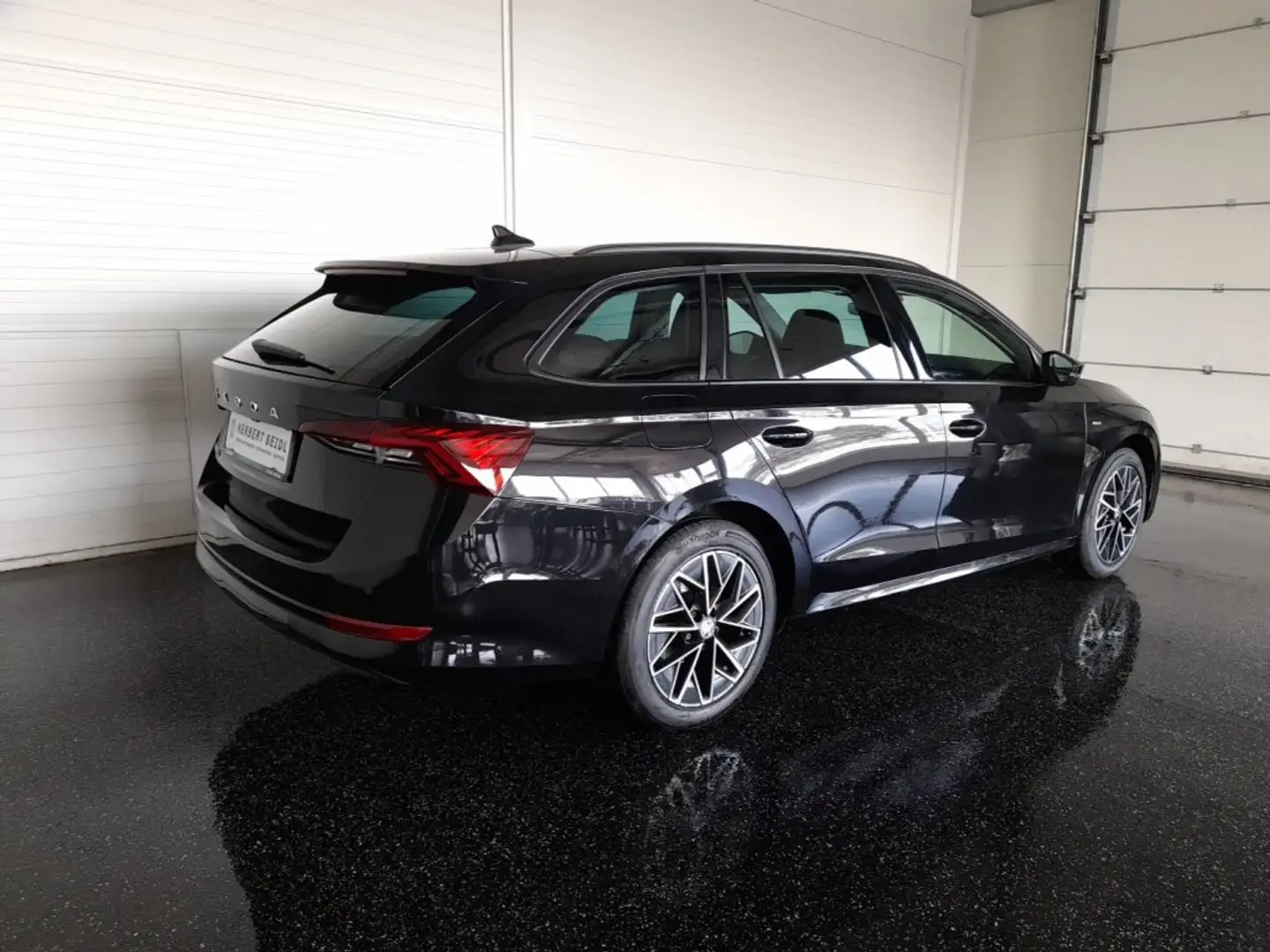 Skoda Octavia Combi 2,0 TDI DSG *MATRIX-LED / 17 ZOLL / VIRTUELL / NAVI / AHV / SPORT MASSAGESITZE / KEYLESS* Schwarz - 2