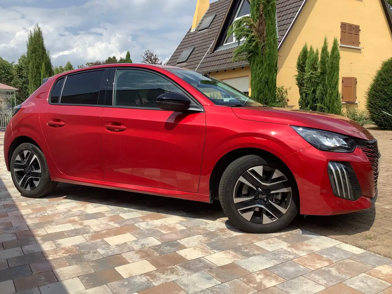 Peugeot 208 208