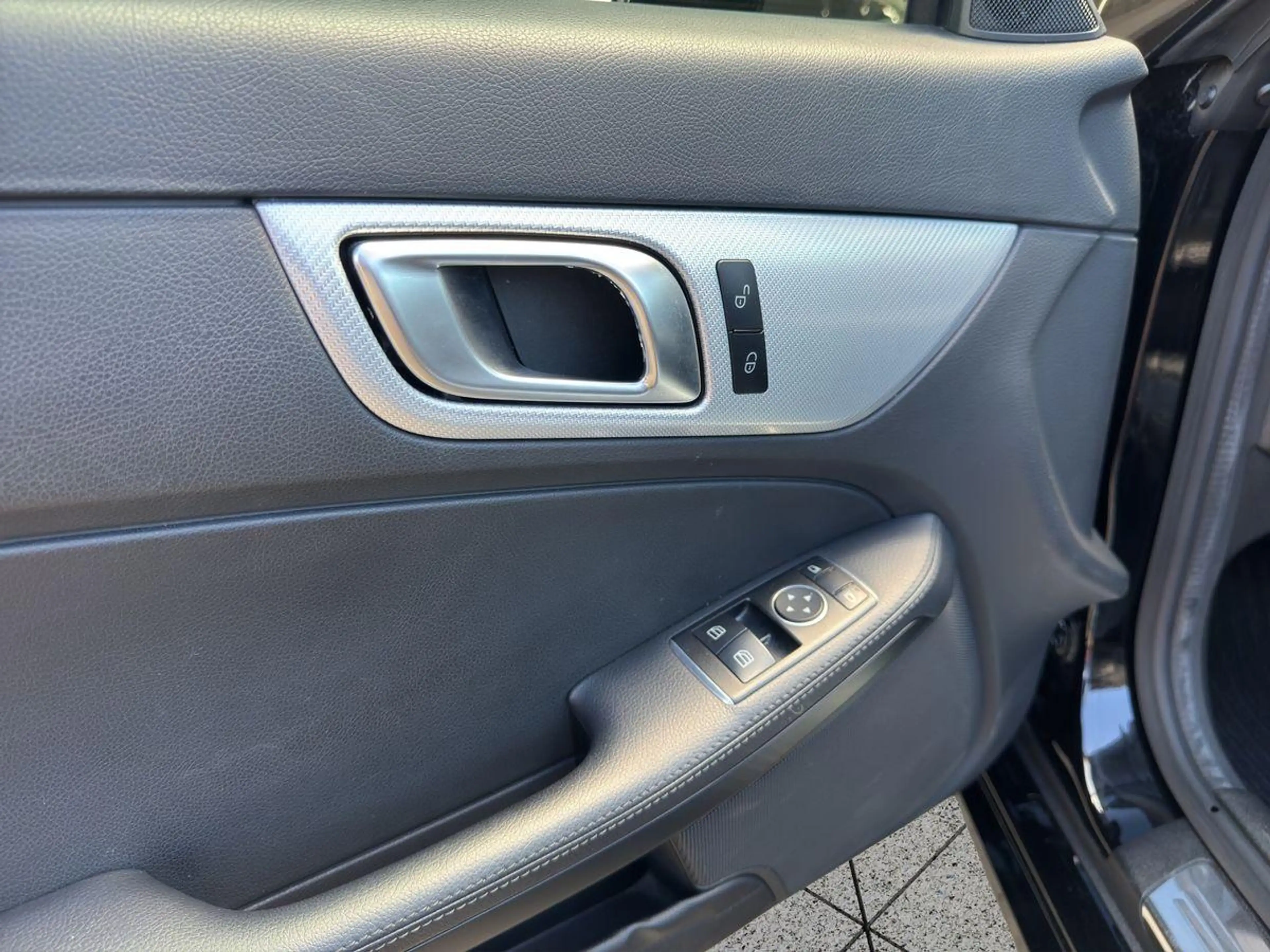 Mercedes-Benz SLC 180 Airscarf Leder Led Parktronic Navi — photo 11