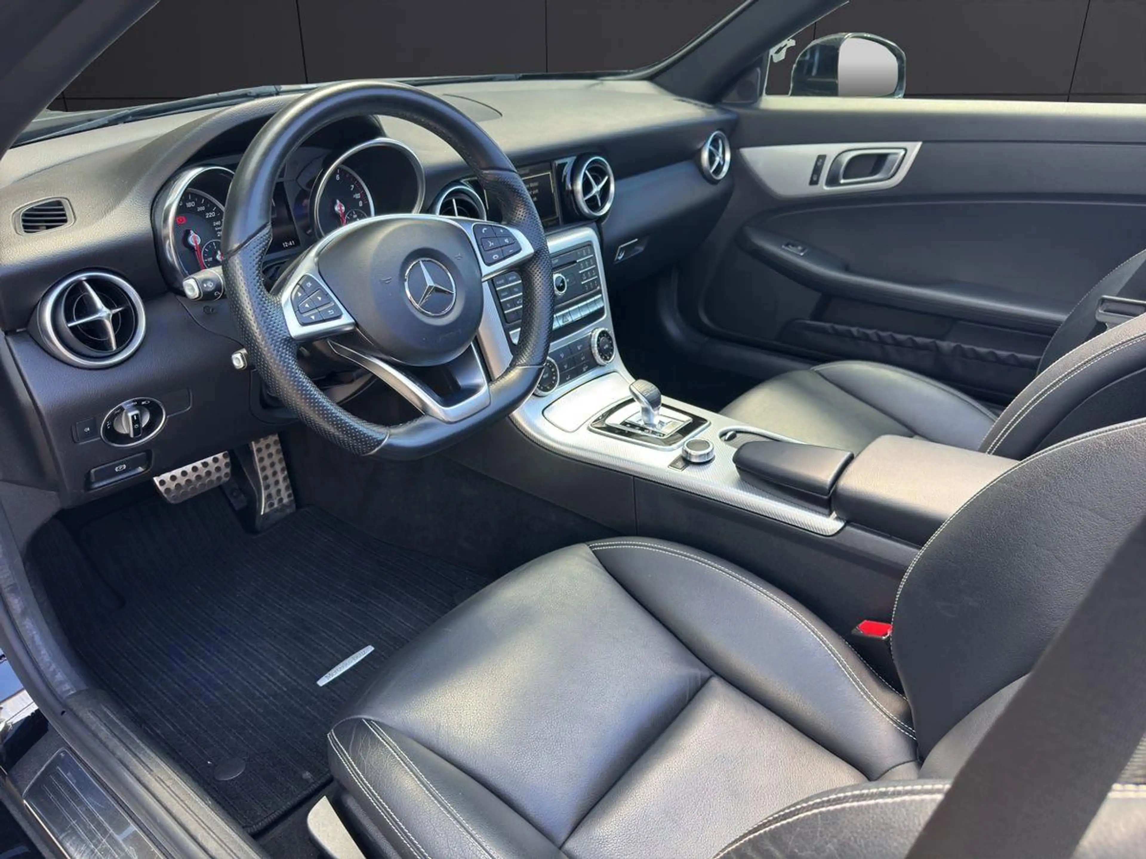 Mercedes-Benz SLC 180 Airscarf Leder Led Parktronic Navi — photo 15