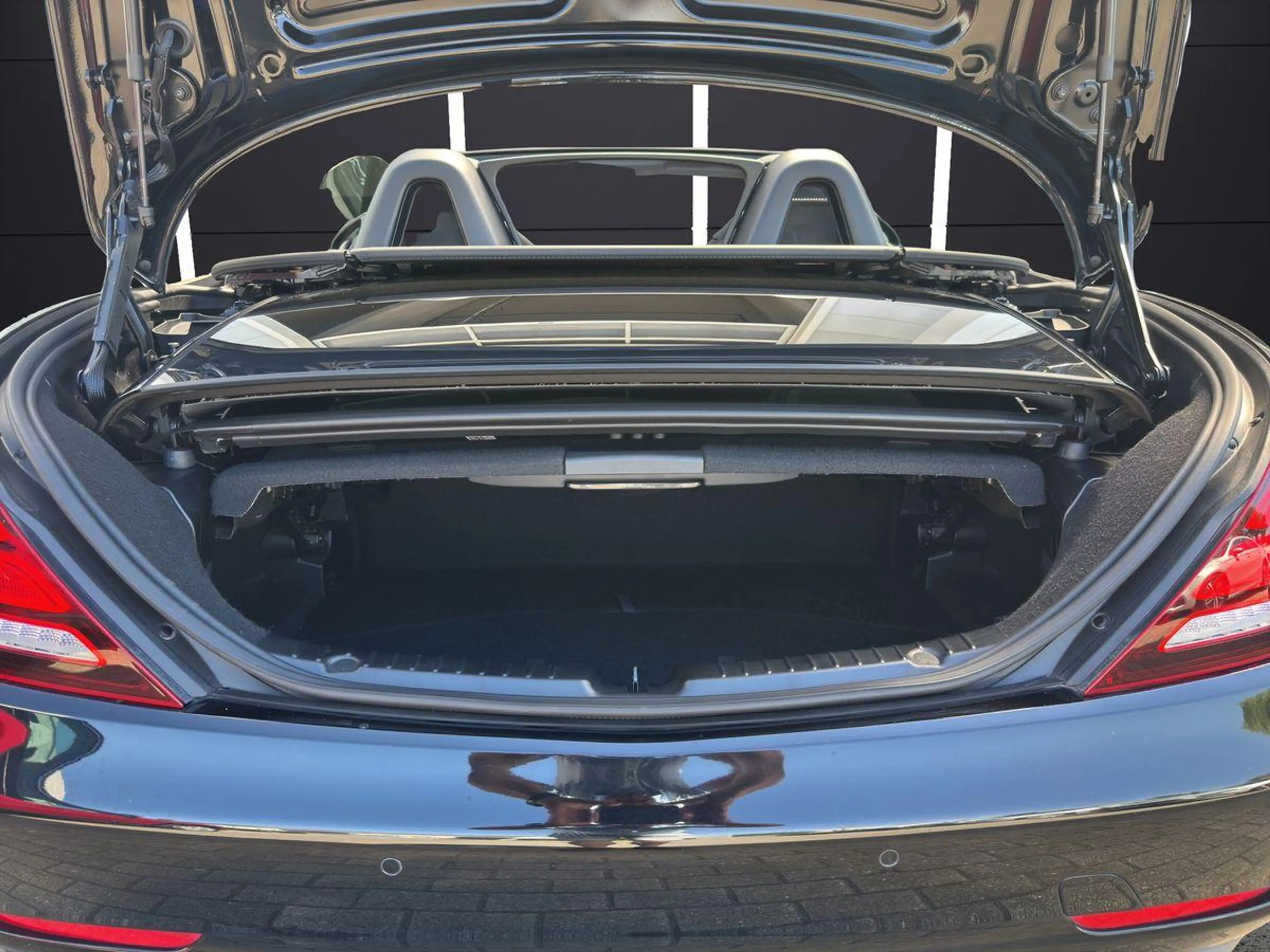 Mercedes-Benz SLC 180 Airscarf Leder Led Parktronic Navi — photo 14