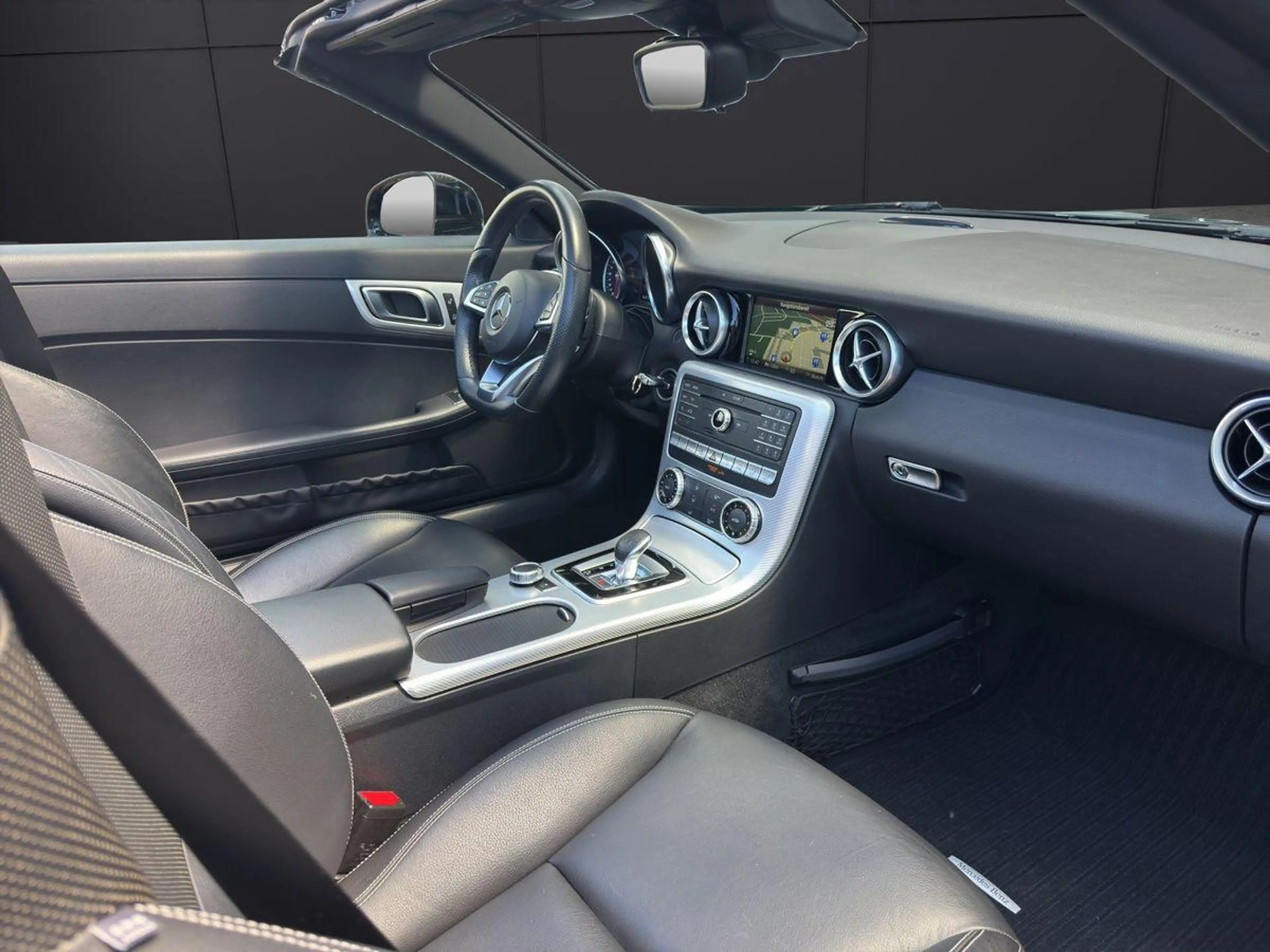 Mercedes-Benz SLC 180 Airscarf Leder Led Parktronic Navi — photo 10