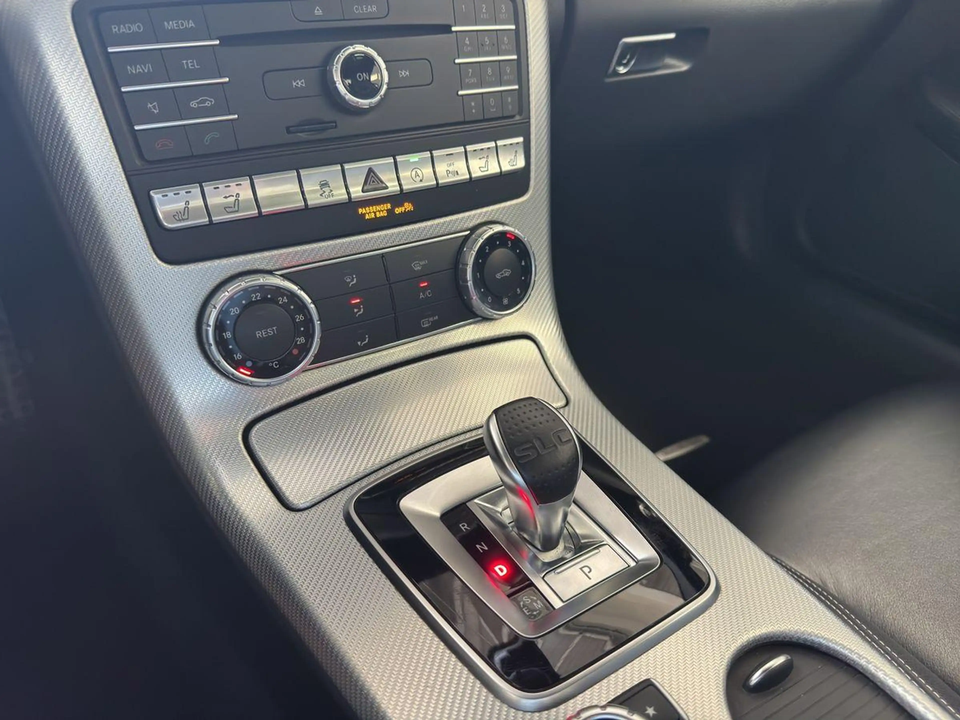 Mercedes-Benz SLC 180 Airscarf Leder Led Parktronic Navi — photo 12