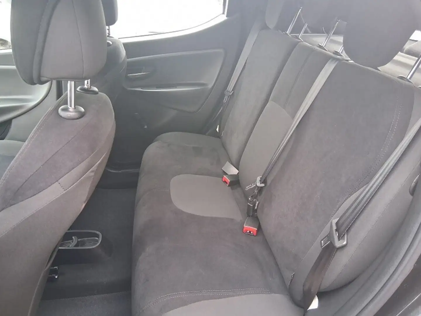 Lancia Ypsilon Ypsilon 1.3 MJT 16V 95 CV 5 porte S&S Silver Nero - 2