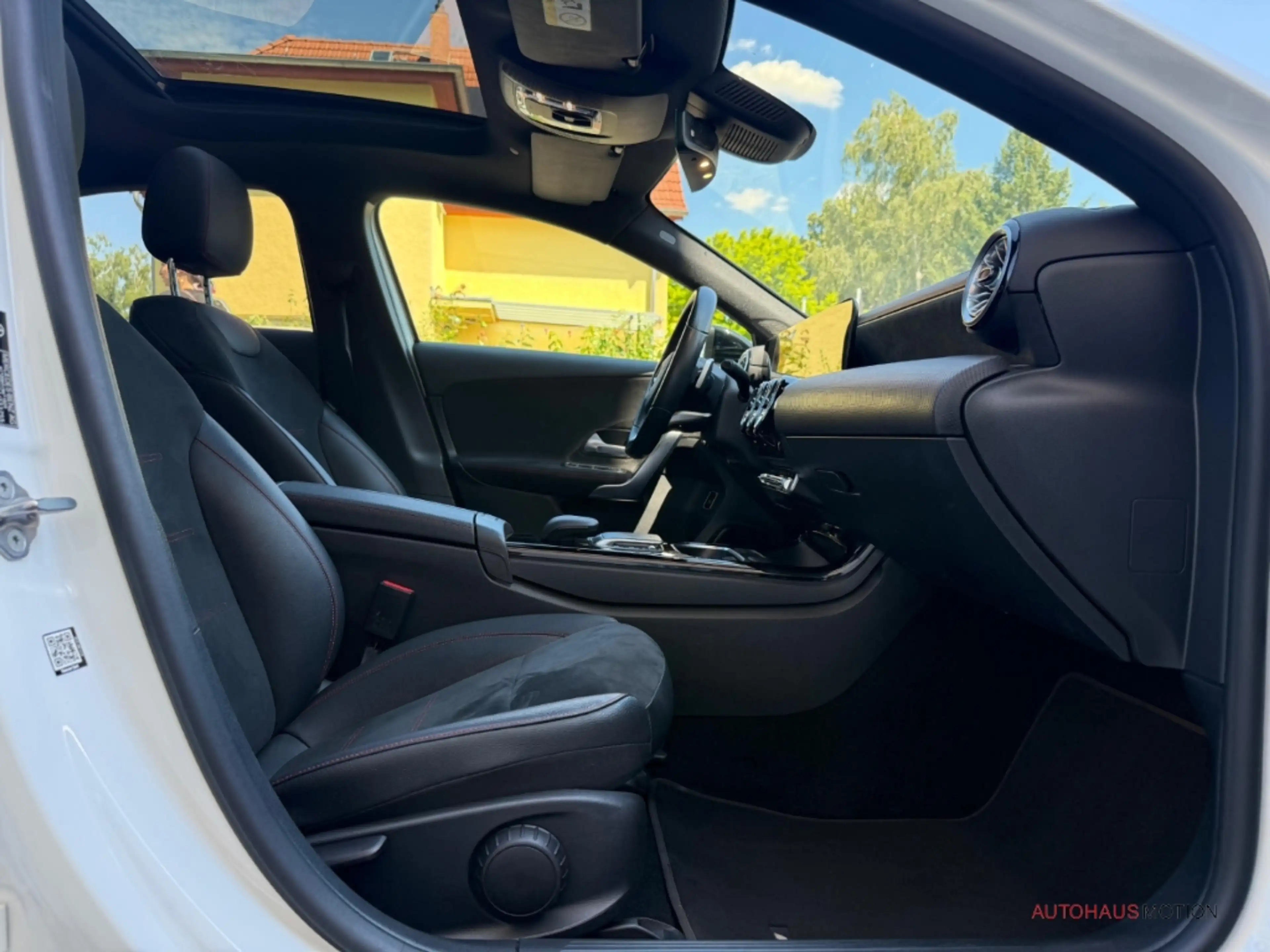 Mercedes-Benz A 220 d 4Matic AMG Pano Navi Kamera Apple CarPlay — photo 14