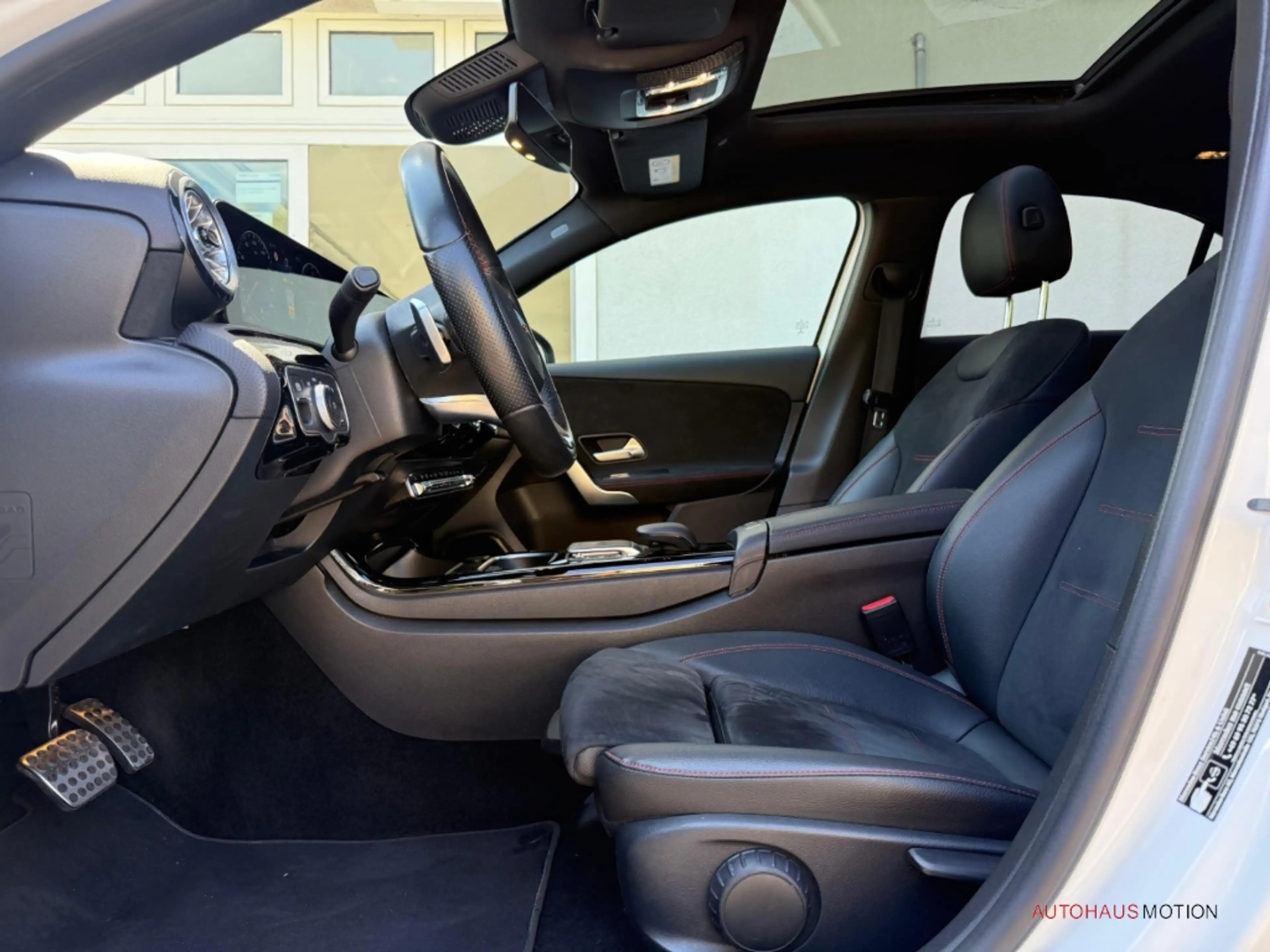 Mercedes-Benz A 220 d 4Matic AMG Pano Navi Kamera Apple CarPlay — photo 9