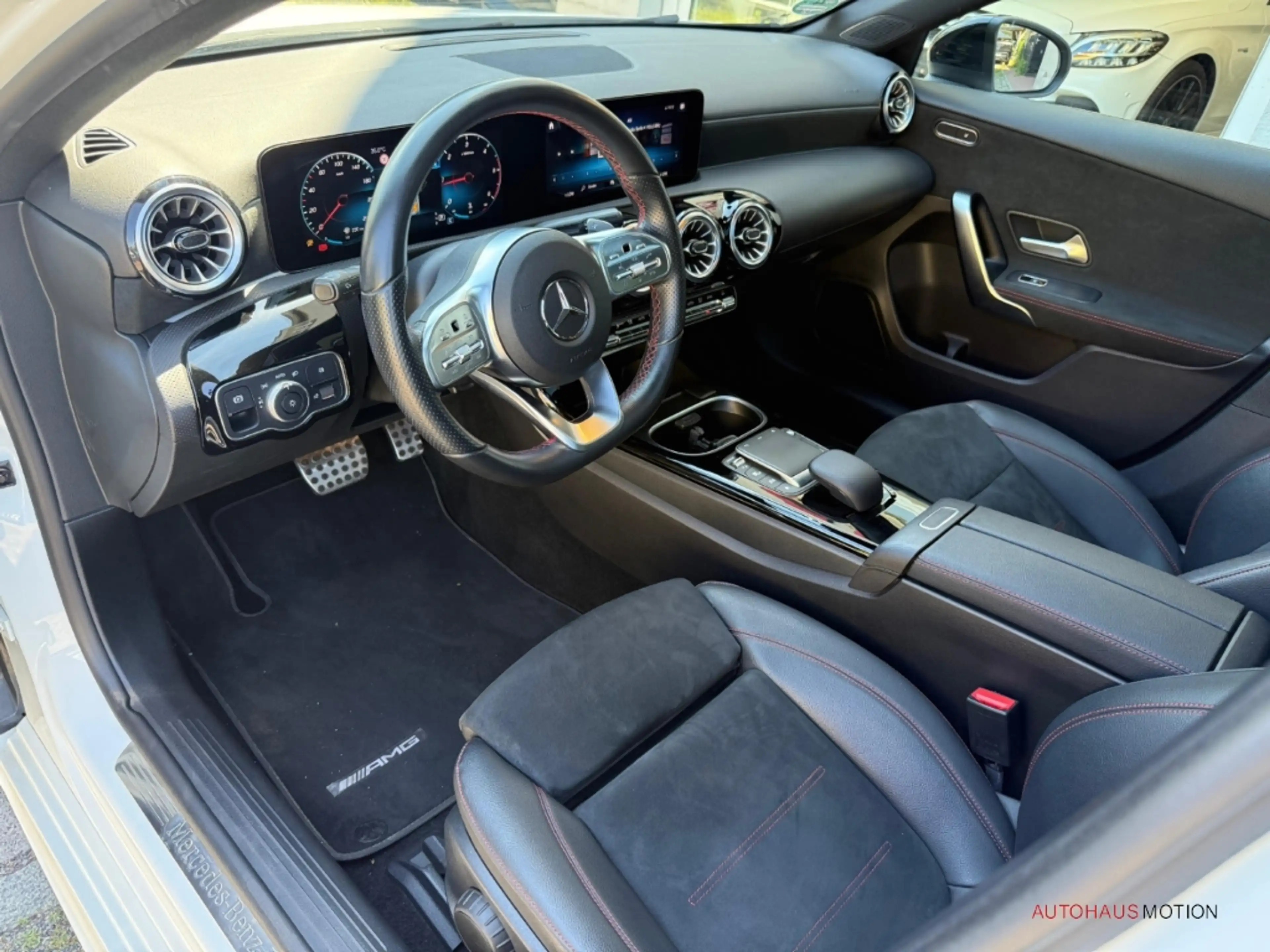 Mercedes-Benz A 220 d 4Matic AMG Pano Navi Kamera Apple CarPlay — photo 8