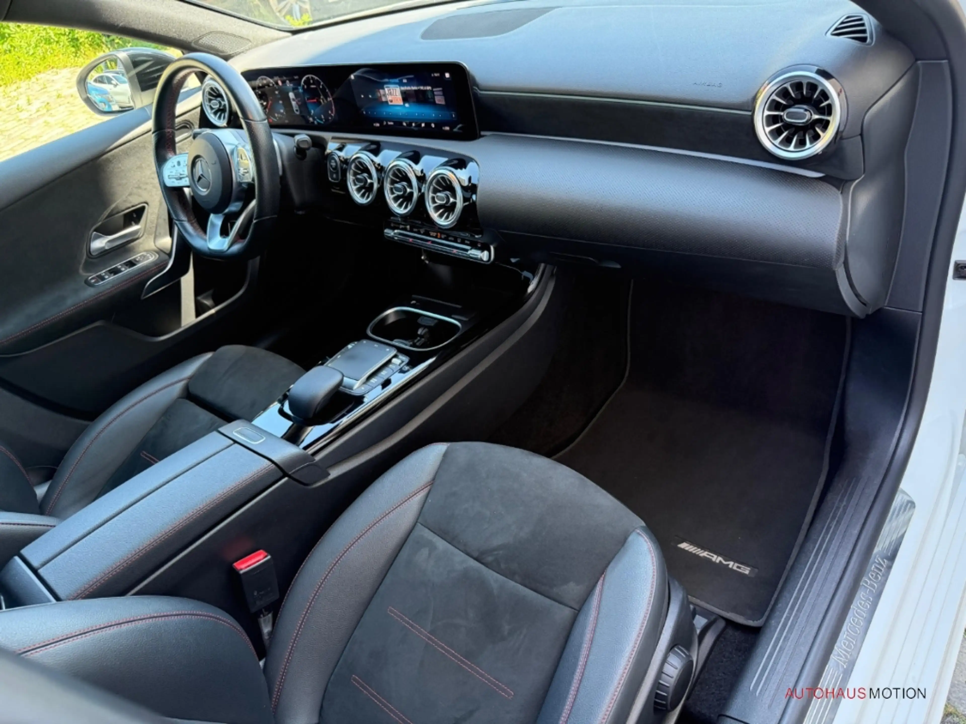 Mercedes-Benz A 220 d 4Matic AMG Pano Navi Kamera Apple CarPlay — photo 13