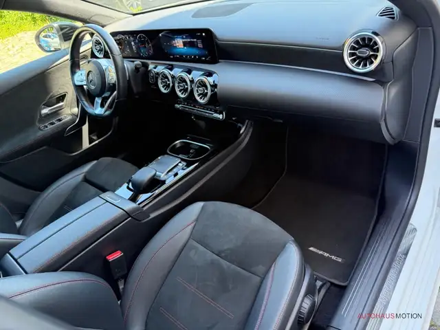 Mercedes-Benz 220 view 13