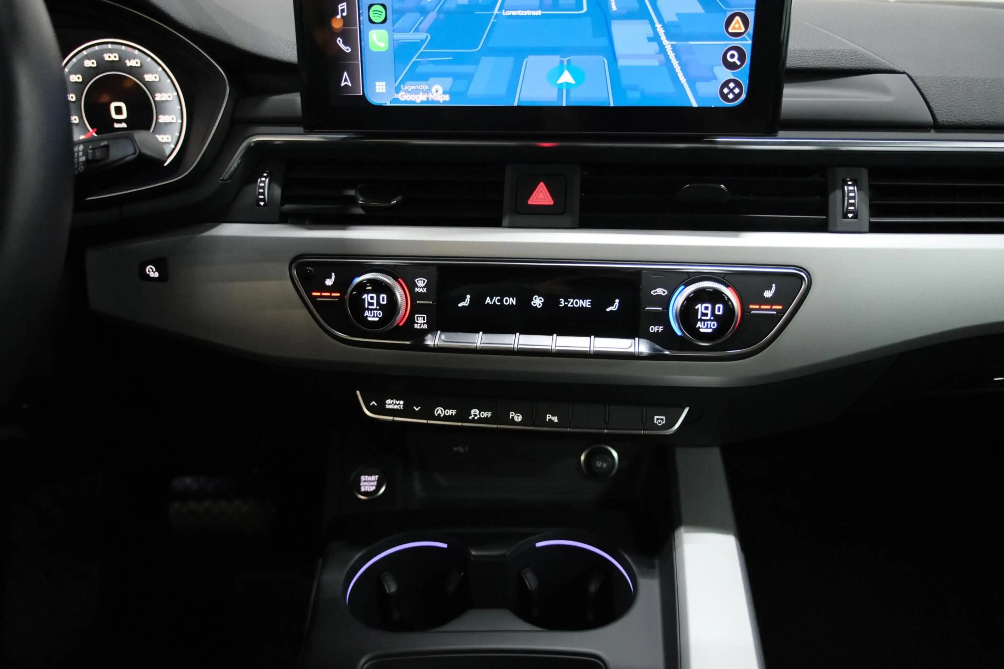 Audi A5 Cabriolet 40 TFSI S edition — photo 30