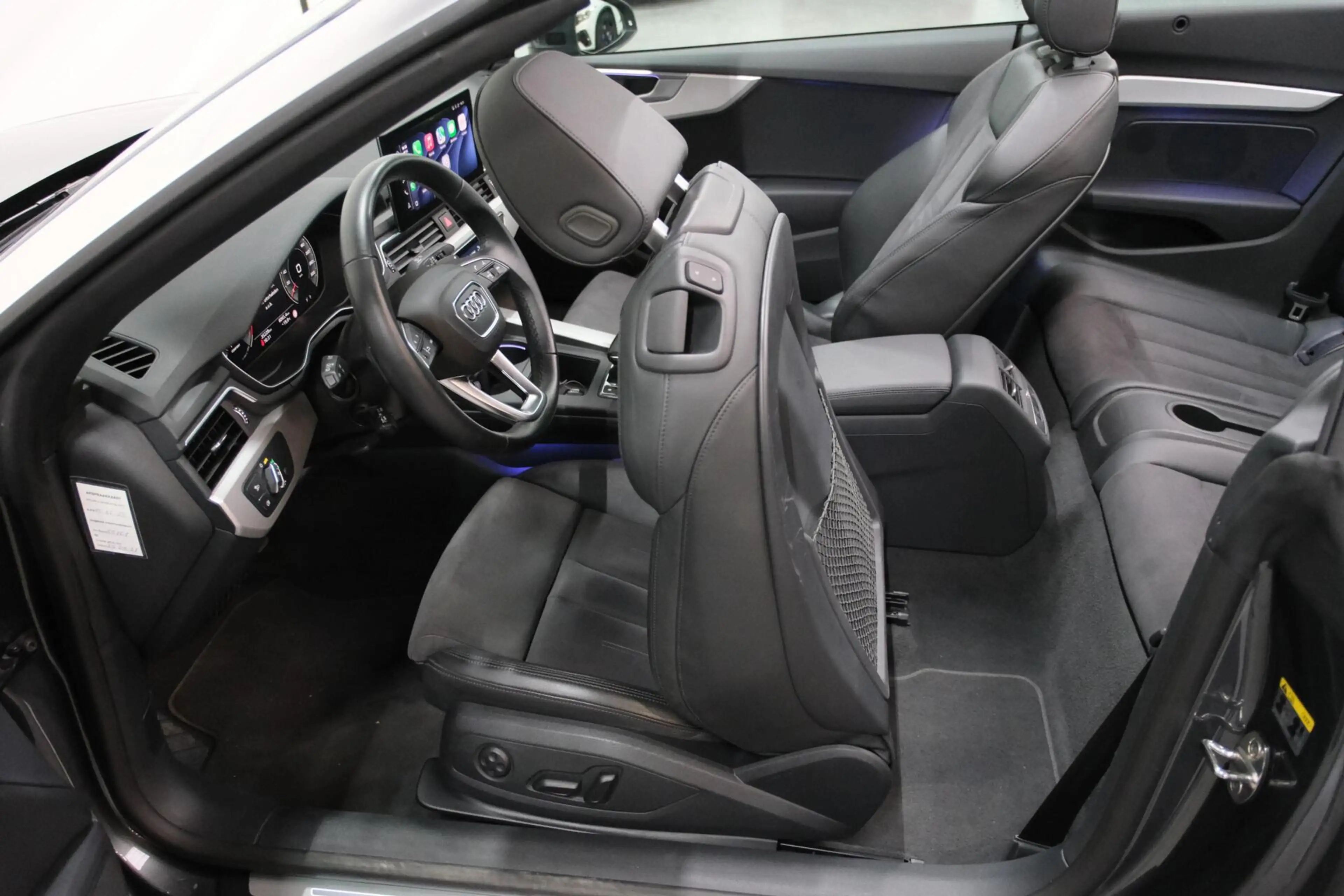 Audi A5 Cabriolet 40 TFSI S edition — photo 18