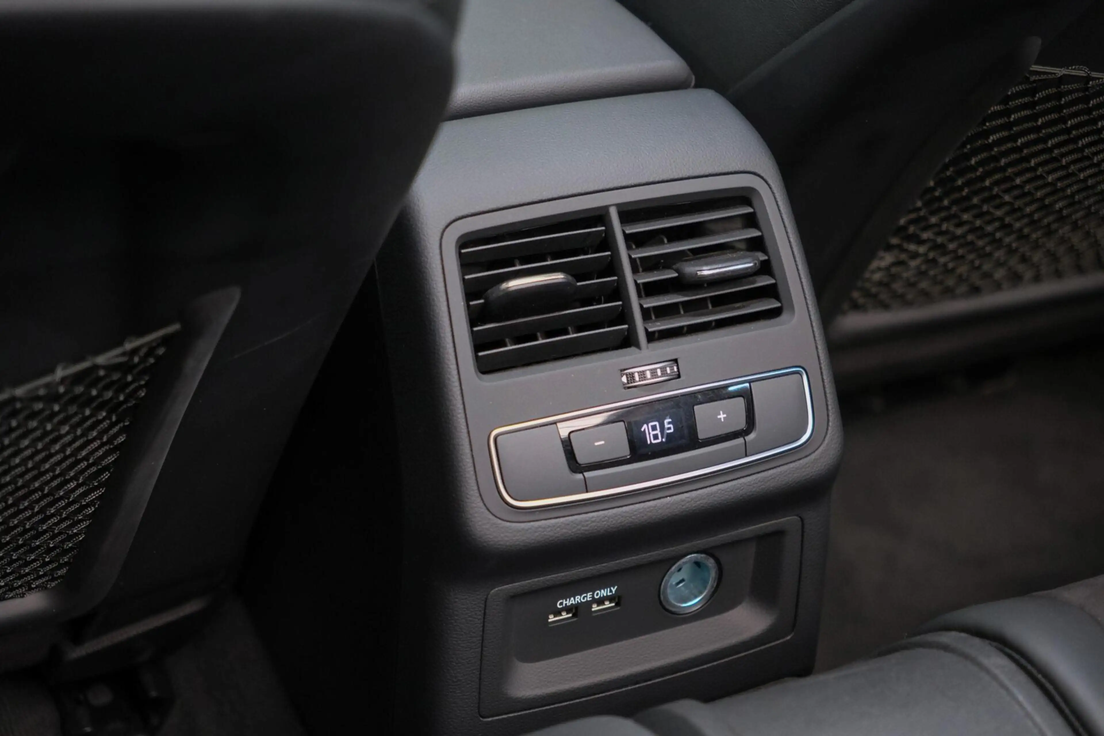 Audi A5 Cabriolet 40 TFSI S edition — photo 20