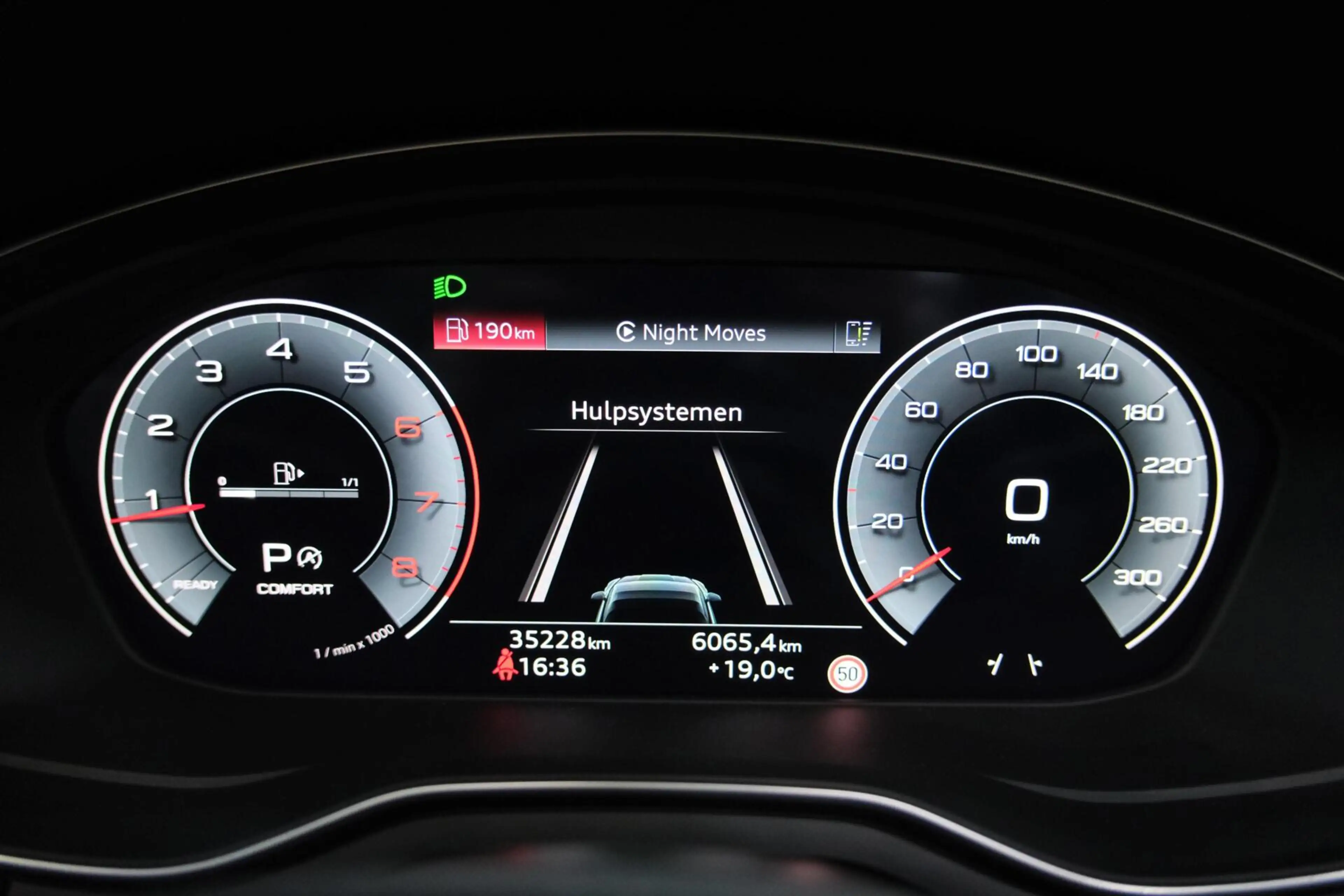 Audi A5 Cabriolet 40 TFSI S edition — photo 31